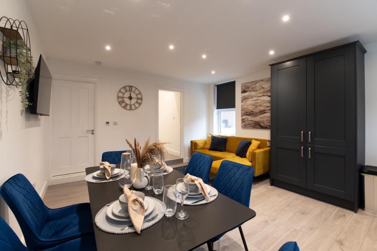 Fantastic New, London Apartment 3 Bed 1 Bath & Parking Whetstone Екстериор снимка
